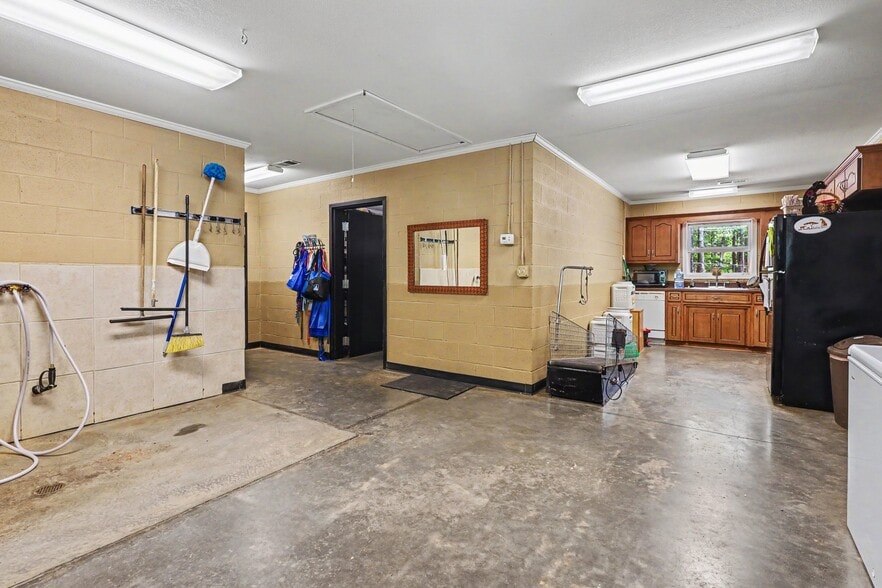 More Photos Of 4037 Old Williamston Rd, Belton Specialty For Sale