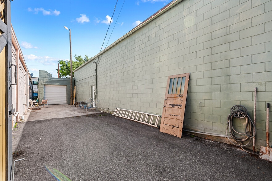 More Photos Of 155 Avenue B SW, Winter Haven Storefront For Sale