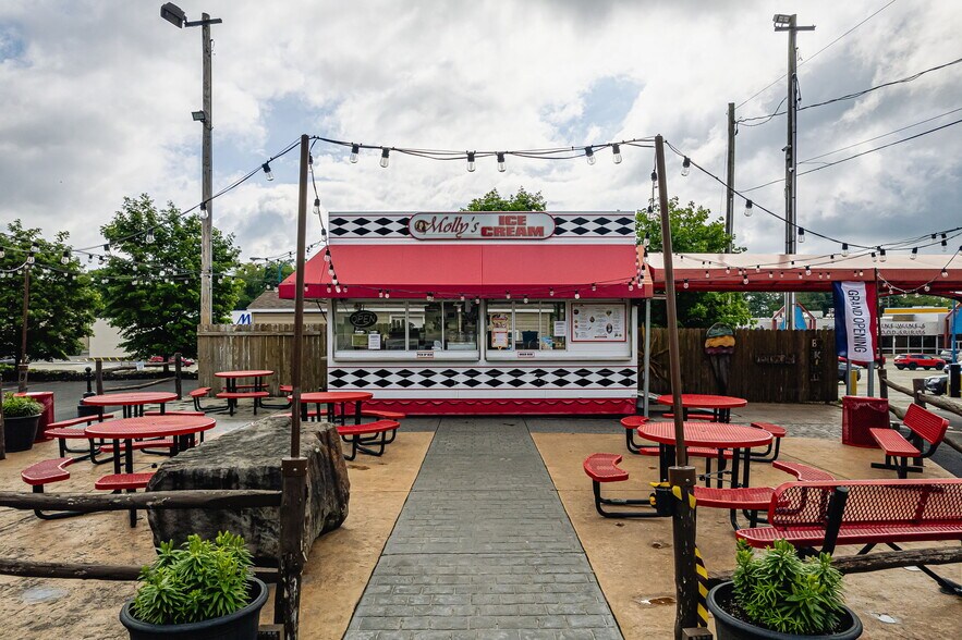 More Photos Of 1548-1554 N Center Ave, Somerset Land For Lease