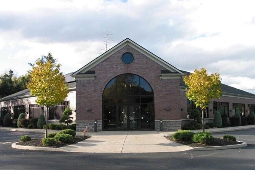 Primary Photo Of 33 Melrose Rd, Buffalo Freestanding For Lease