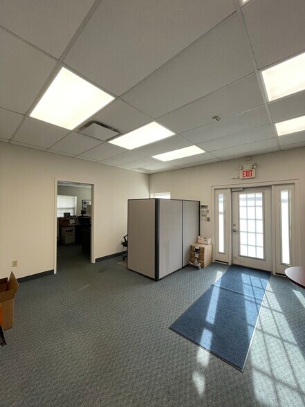 More Photos Of 655 Riverside St, Portland Warehouse For Lease