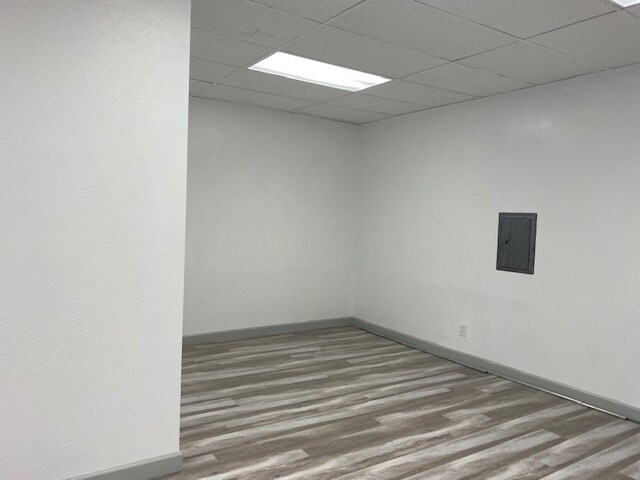 More Photos Of 11232 Vanowen St, North Hollywood Storefront Retail Office For Lease