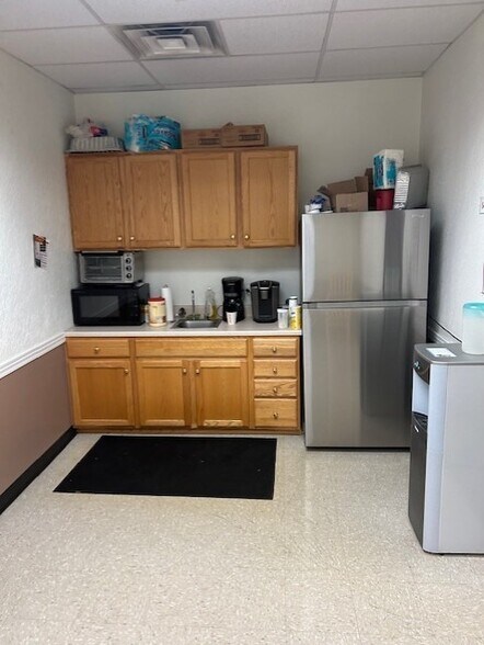 More Photos Of 1730 Wallace Ave, St Charles Warehouse For Lease