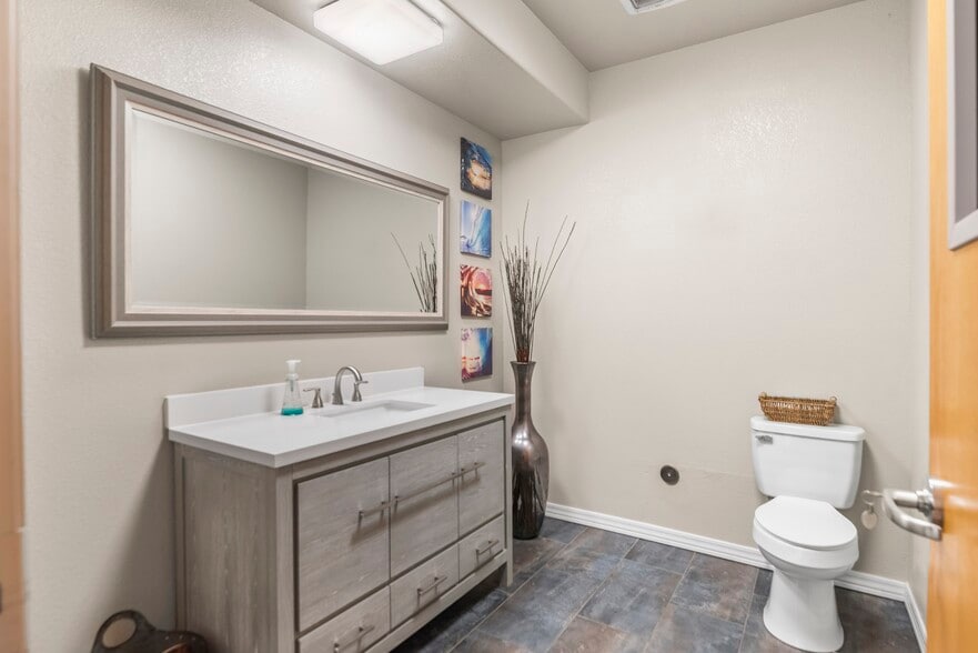 More Photos Of 585 W Hedding St, San Jose Service For Sale