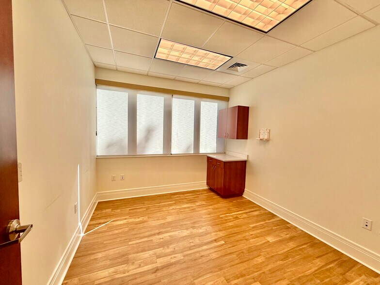 More Photos Of 76 Peachtree Rd, Asheville Medical For Lease
