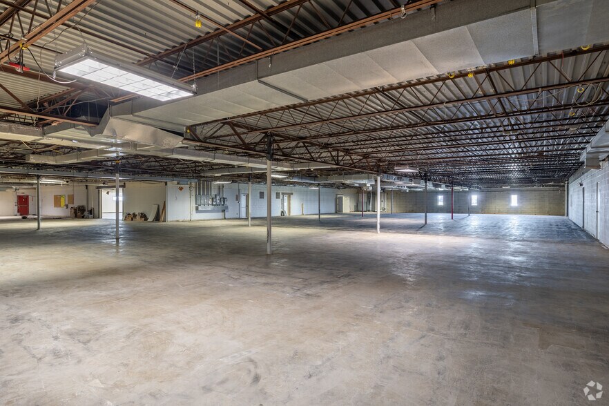 More Photos Of 20 Willow Springs Cir, York Warehouse For Sale