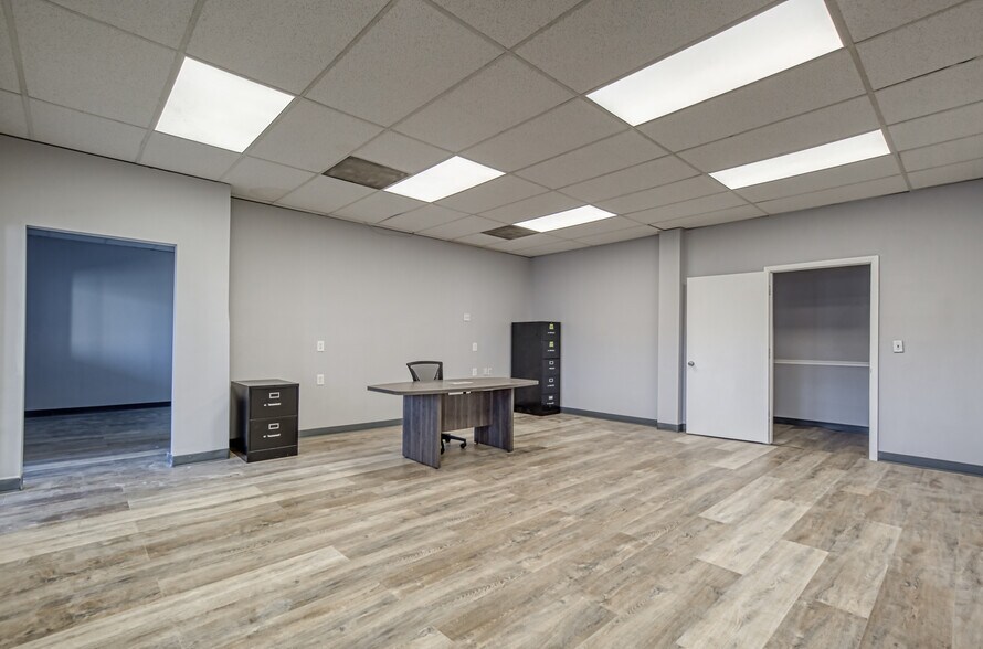 More Photos Of 6501 Arlington Expy, Jacksonville Office Residential For Sale