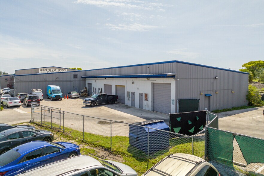 More Photos Of 18227-18243 NE 4th Ct, Miami Unknown For Lease