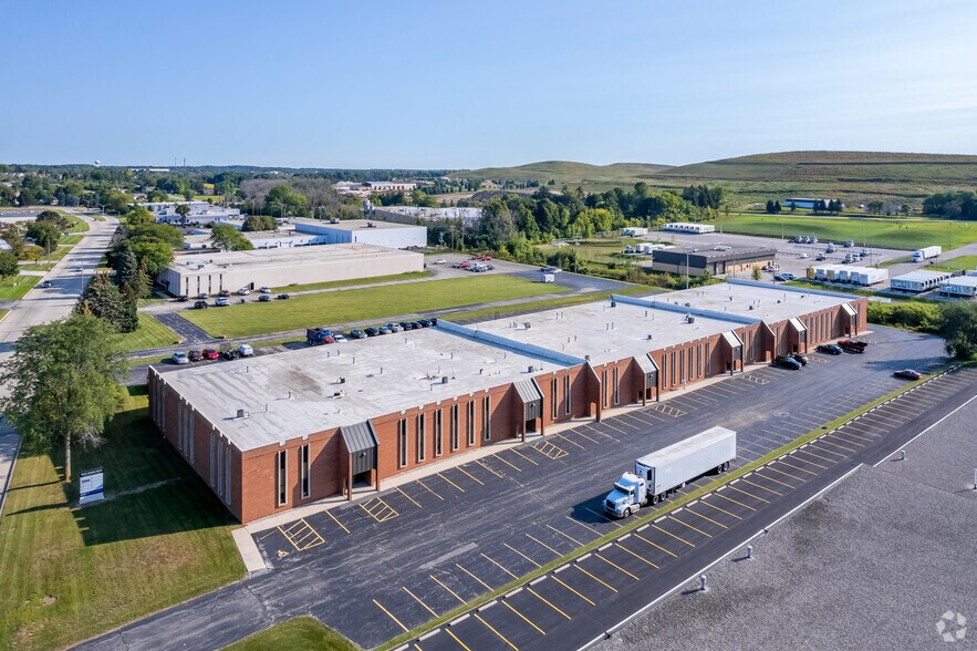 More Photos Of W141N9294-W141N9316 Fountain Blvd, Menomonee Falls Warehouse For Lease