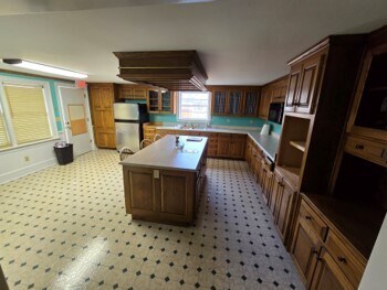More Photos Of 5836 Reidville Rd, Moore Light Distribution For Lease