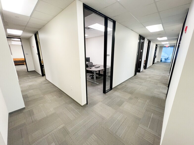 More Photos Of 303 Veterans Airpark Ln, Midland Office For Lease