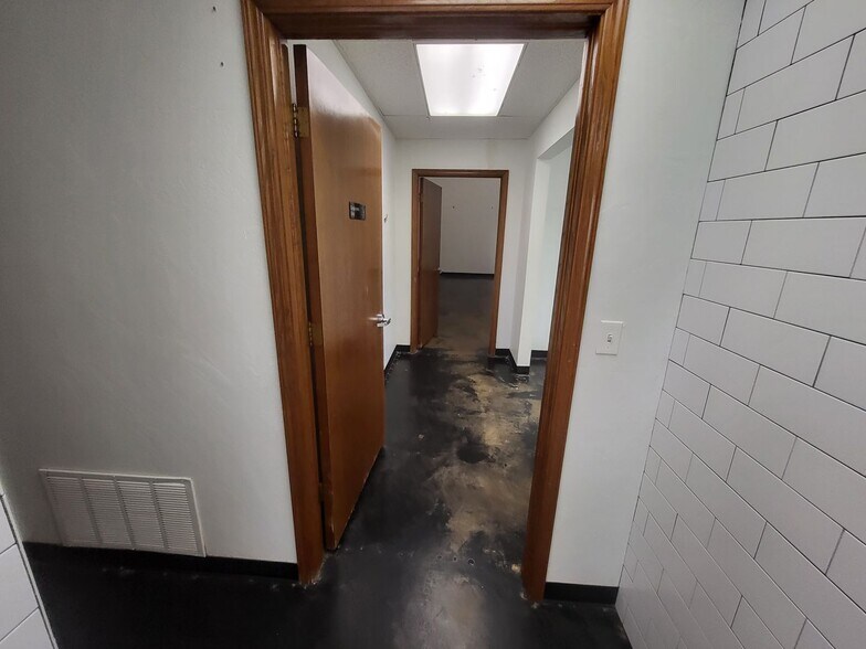 More Photos Of 4455 Woods and Sons Ave, Edmond Manufacturing For Lease