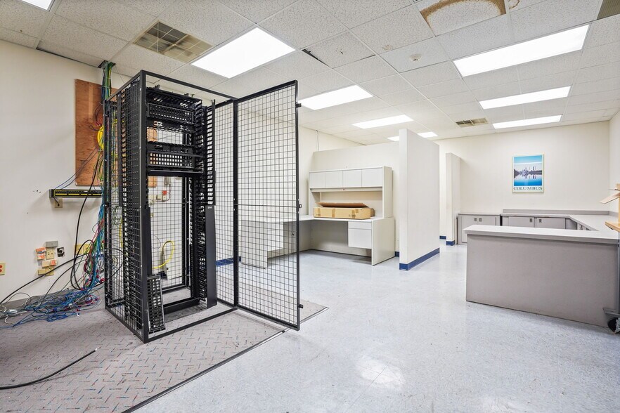 More Photos Of 4000 E Broad St, Whitehall Convenience Store For Sale