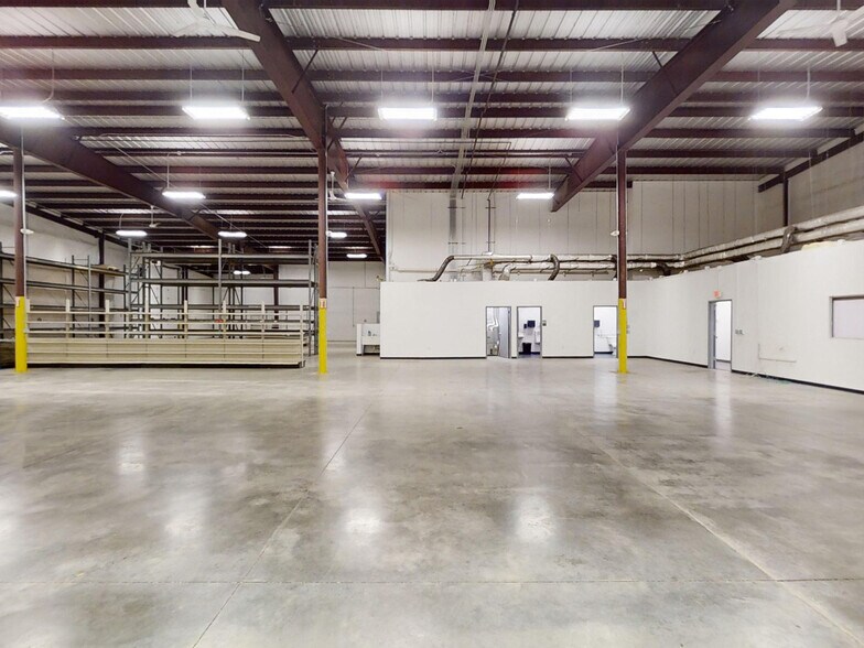 More Photos Of 4805-4809 Atlantic Ave, Erie Warehouse For Lease