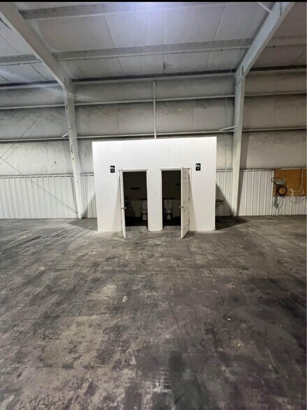 More Photos Of 1033 Springfield Rd, High Point Warehouse For Lease