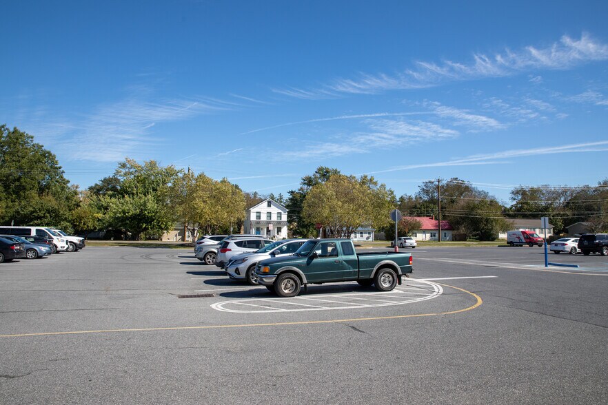 More Photos Of 610-632 Mulberry St, Milton General Retail For Lease