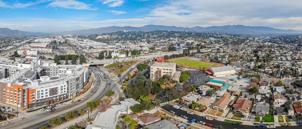 More Photos Of 2911 N San Fernando Rd, Los Angeles Schools For Lease