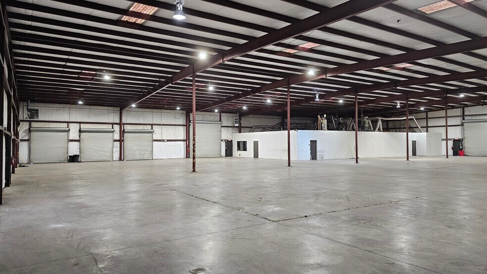 More Photos Of 130 Celtic Blvd, Tyrone Warehouse For Sale