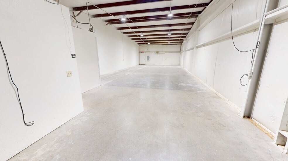 More Photos Of 1601 Acorn Dr, Rogers Distribution For Lease