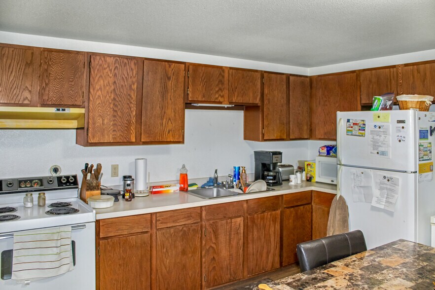 More Photos Of 932 Oilfield Ave, Shelby Multifamily For Sale