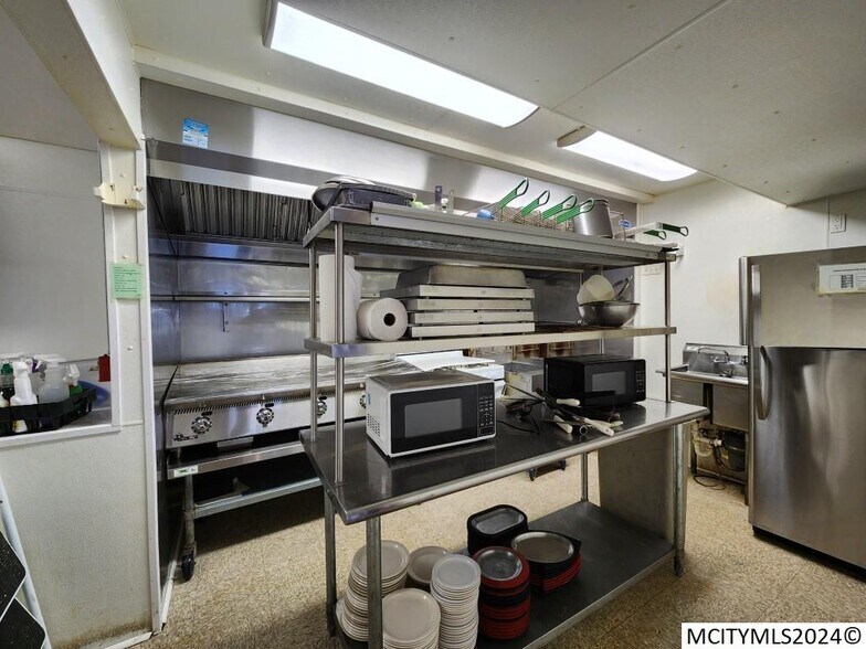 More Photos Of 702 E Lake St, Ventura Restaurant For Sale