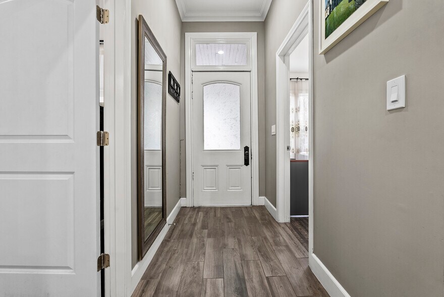 More Photos Of 1955 Bonsallo Ave, Los Angeles Apartments For Sale
