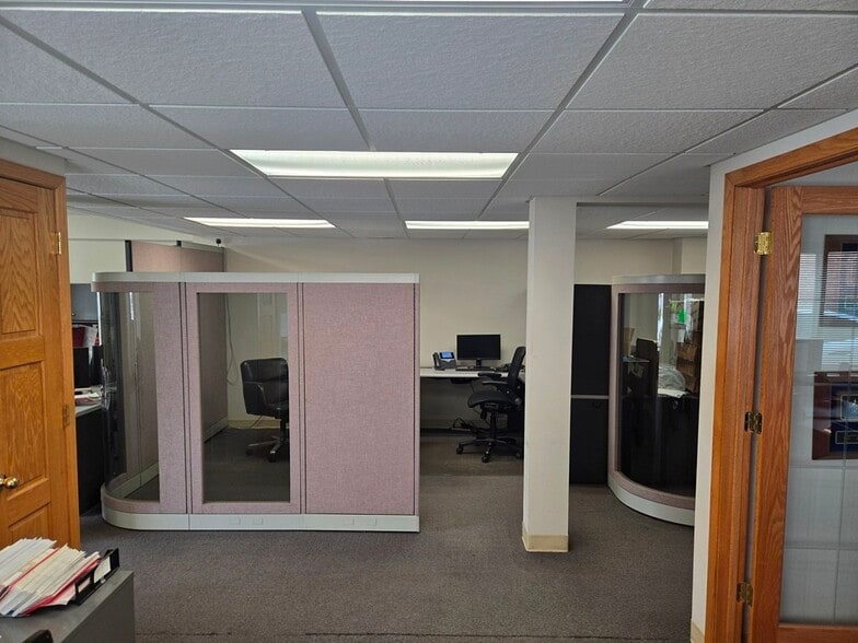 More Photos Of 1727 Howard St, Evanston Freestanding For Sale