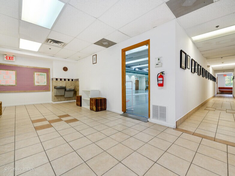 More Photos Of 2109-2119 Green Bay Rd, Highland Park Storefront Retail Residential For Sale