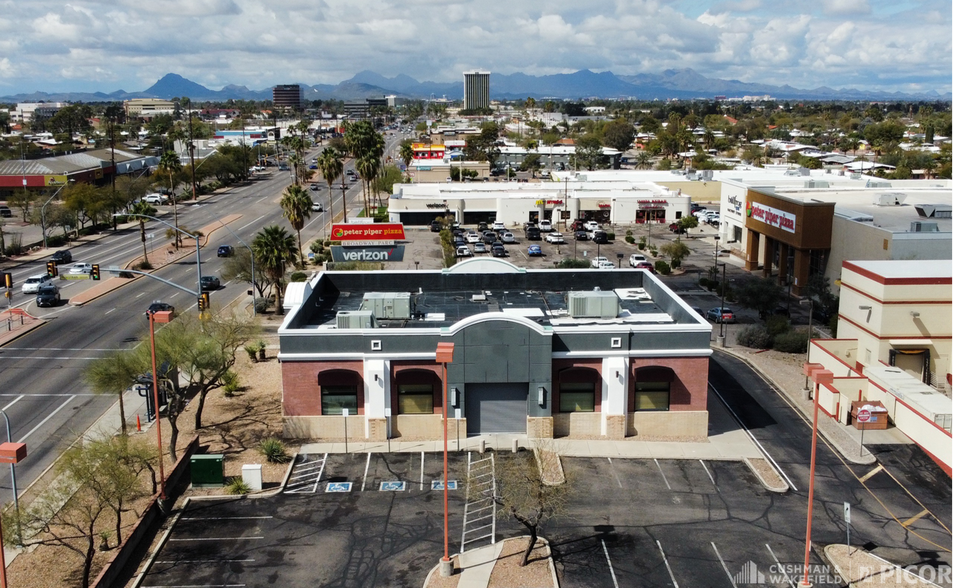 More Photos Of 5955 E Broadway Blvd, Tucson Freestanding For Lease