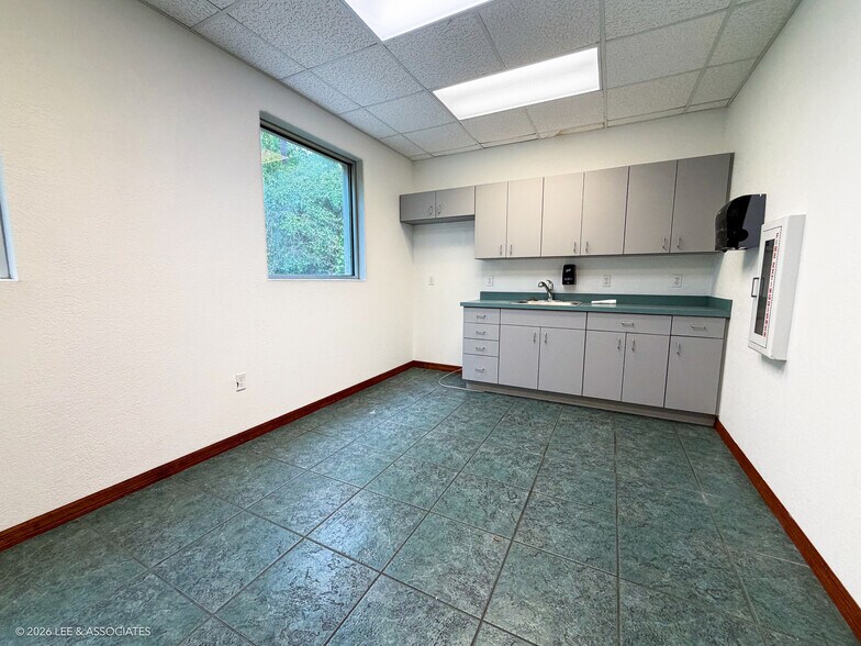 More Photos Of 4741 NW 8th Ave, Gainesville Medical For Sale