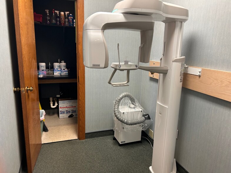 More Photos Of 629-639 Eastern Blvd, Clarksville Medical For Lease