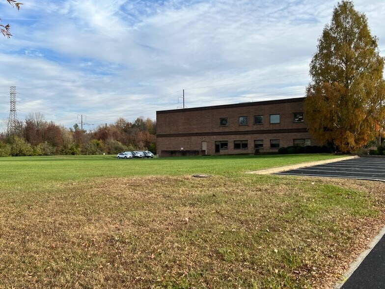 More Photos Of 1100 First State Blvd, Stanton Light Distribution For Lease