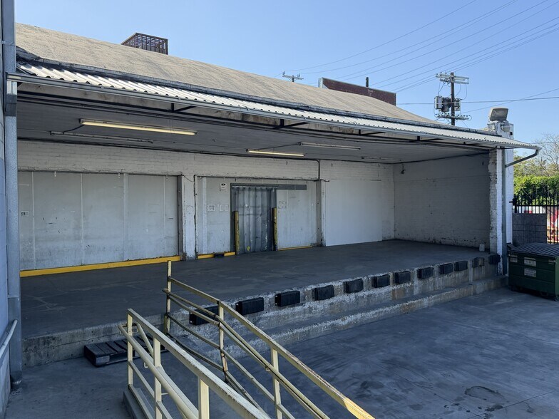 Primary Photo Of 2181 E 14th St, Los Angeles Refrigeration Cold Storage For Lease
