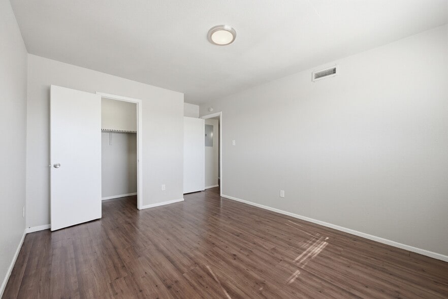 More Photos Of 1007 E Rundberg Ln, Austin Apartments For Sale