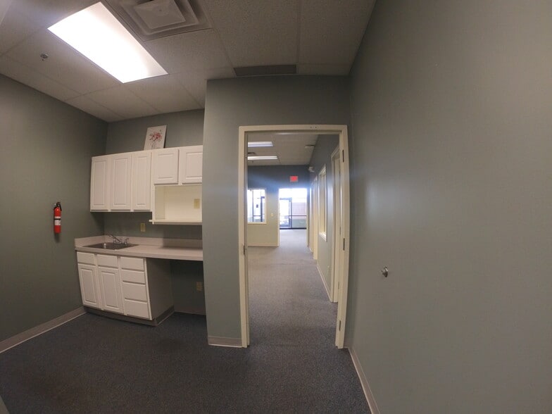More Photos Of 20991 Arsenal Street Rd, Watertown Freestanding For Lease