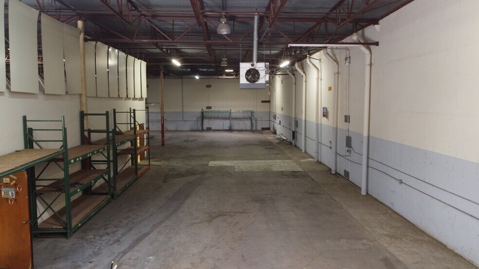 More Photos Of 2502-2510 Camp Ave, Carrollton Warehouse For Lease