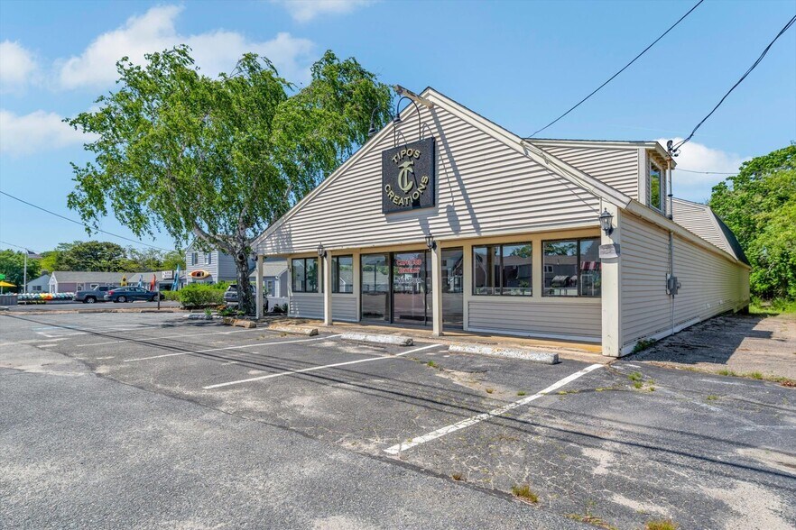 More Photos Of 28 Main St, Dennis Port Freestanding For Sale