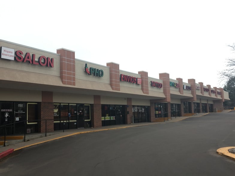 More Photos Of 1704-1756 S Chambers Rd, Aurora Storefront For Lease