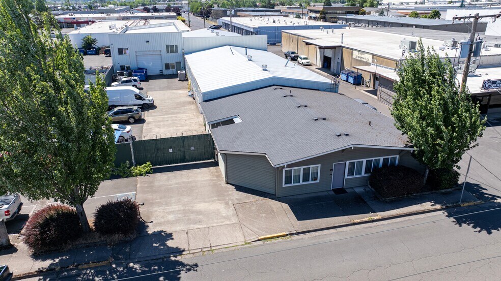 More Photos Of 1010 Wilson St, Eugene Warehouse For Sale
