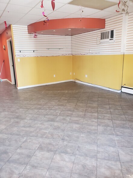 More Photos Of 235 Deer Park Ave, Babylon General Retail For Lease