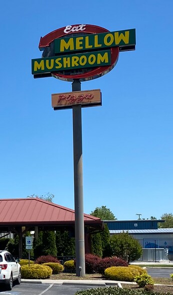 More Photos Of 5100 Lee Hwy, Bristol Restaurant For Lease