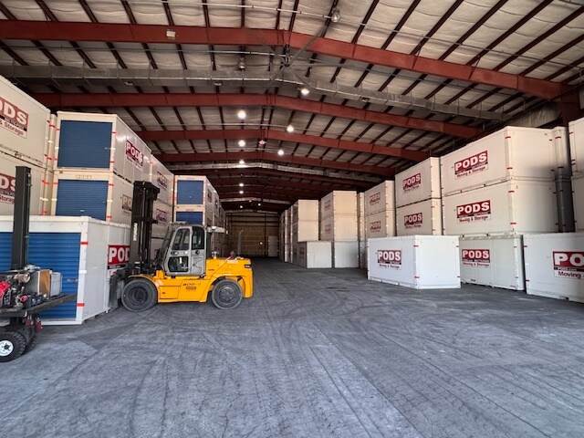 More Photos Of 4050-4060 Louis Ave, Holiday Warehouse For Lease