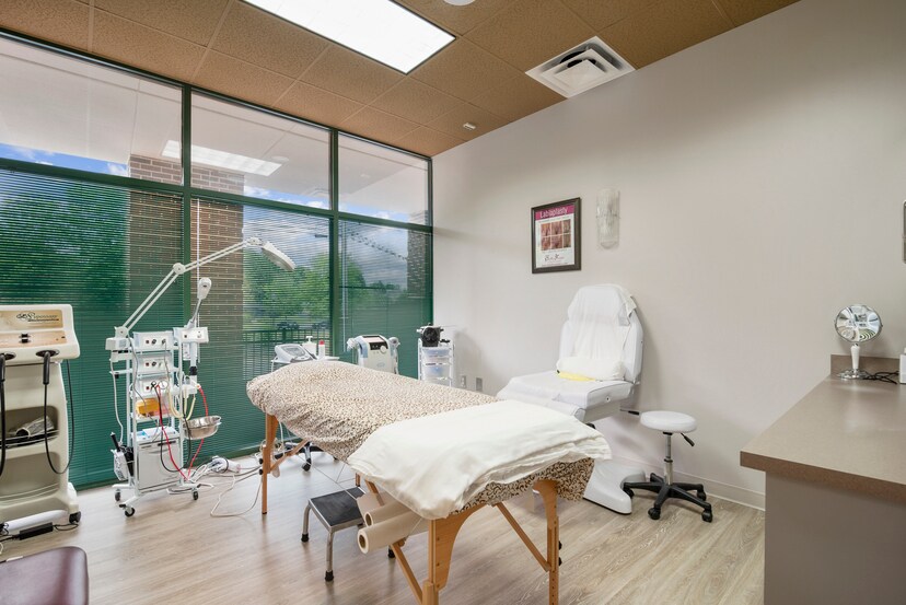 More Photos Of 3970 Rogers Bridge Rd, Duluth Office For Sale