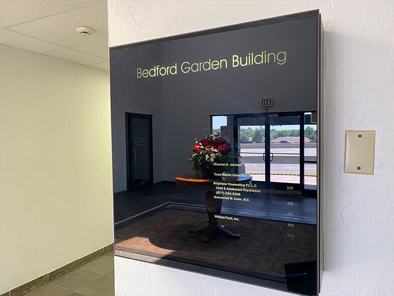 More Photos Of 3901 Airport Fwy, Bedford Office For Lease
