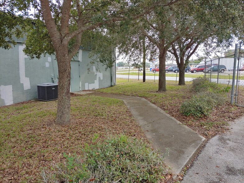 More Photos Of 32379 Broadway St, Sebring Storefront For Sale