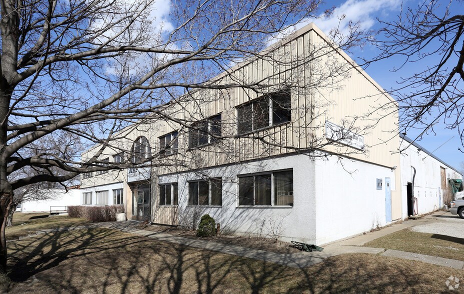 More Photos Of 77 Rivalda Rd, Toronto Manufacturing For Lease