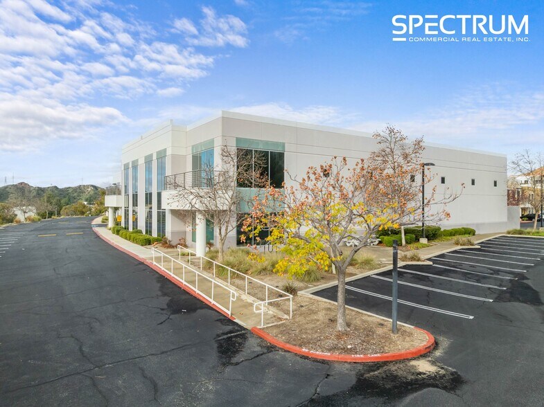 More Photos Of 28280-28288 Alta Vista Ave, Valencia Distribution For Lease