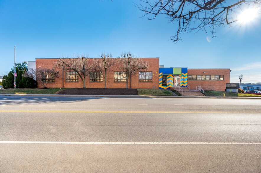 More Photos Of 111 Chinquapin Round Rd, Annapolis Flex For Lease