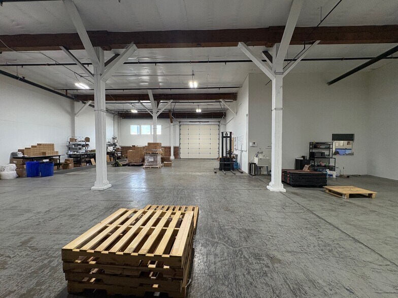 More Photos Of 3808 N Sullivan Rd, Spokane Valley Warehouse For Lease