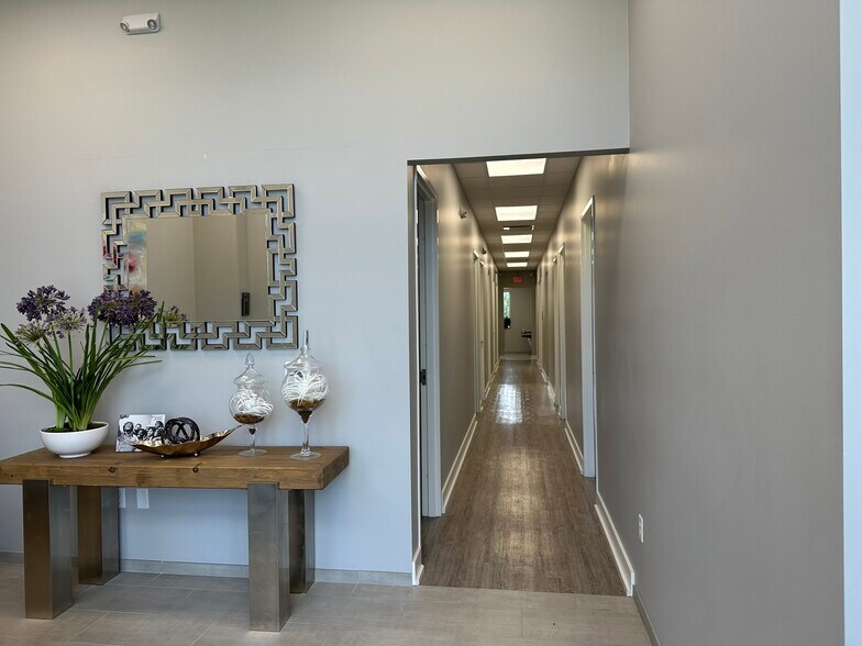 More Photos Of 9373 Baringer Foreman Rd, Baton Rouge Office For Sale